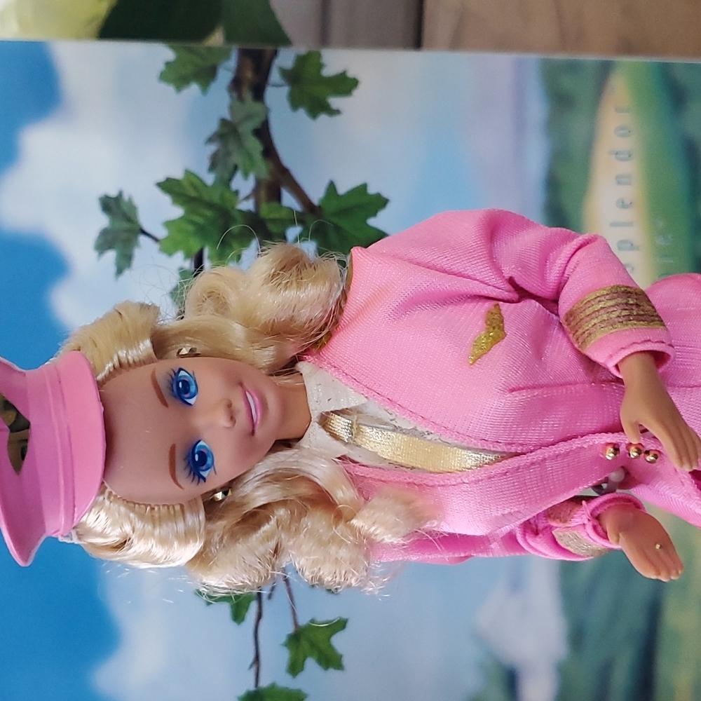 Vintage Flight Attendant Barbie - Picture 2 of 10